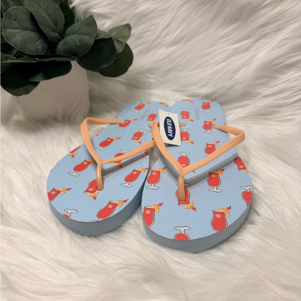 Old Navy  Flip Flops sz 8